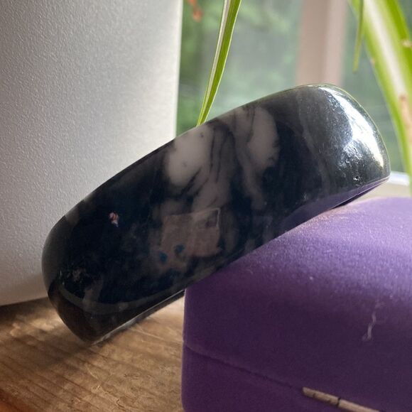 💛 Vintage Black Jade Bangle - Picture 4 of 4